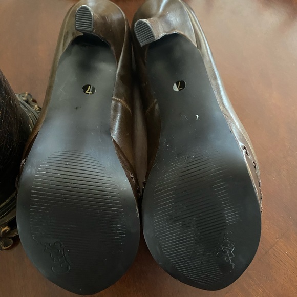 Womens Carlos Santana brown platform heels.  Like new.  Size 7 - Picture 4 of 4